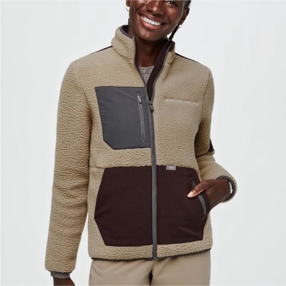 Figs Scrubs On-Shift Color Blocked Sherpa Fleece Jacket Latte/Espresso Small - Picture 1 of 5